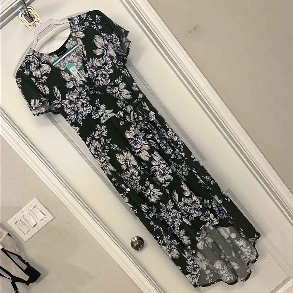 Floral Short-Sleeve Maxi Dress in Dark Green